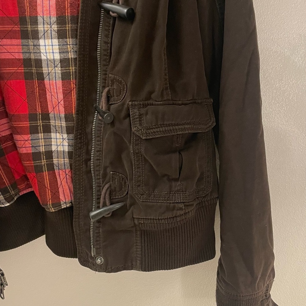 Abercrombie & Fitch Women's Brown Jacket with Red Plaid Lining - Picture 4 of 10
